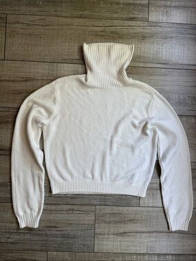 Hollister Ivory Ribbed Trim Cropped Turtleneck Sweater Womens M